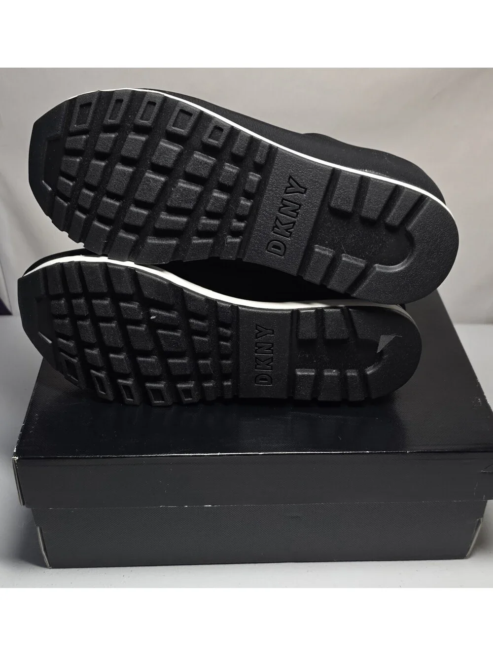 DKNY Women's Size 6.5 Jadyn Slip On Jogg Sneakers Black w/Silver 